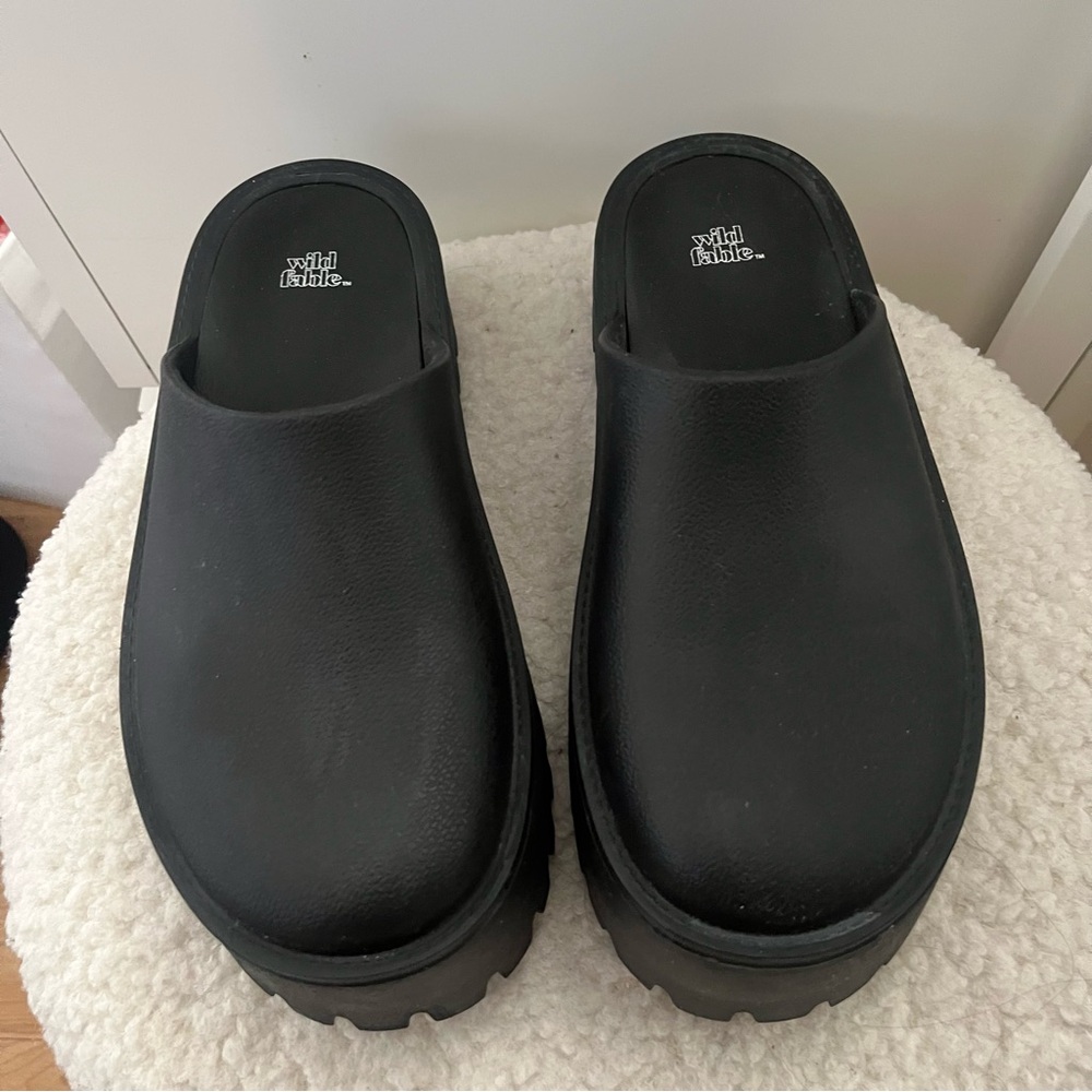Wild fable black clogs